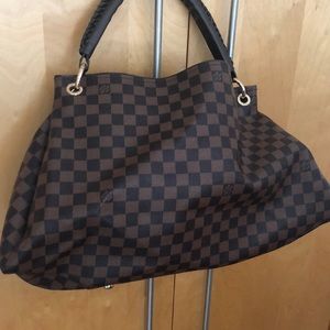 Dupe bag brand new beautiful bag no flaws looks amazing